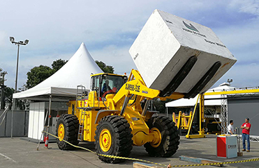 Al entrar a América del Sur, el cargador de carretillas elevadoras xiajin brilla en la exposición Brasil Vitoria